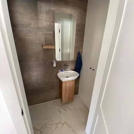 Pape Apartament *